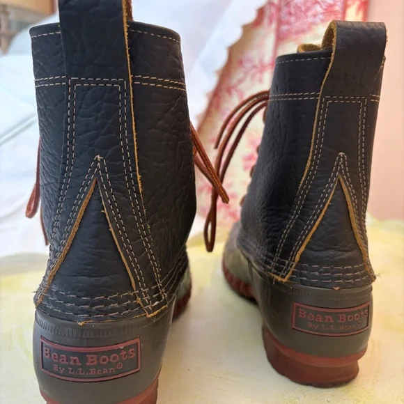 LL BEAN  WOMENS' DUCK BOOTS - Picture 4 of 6